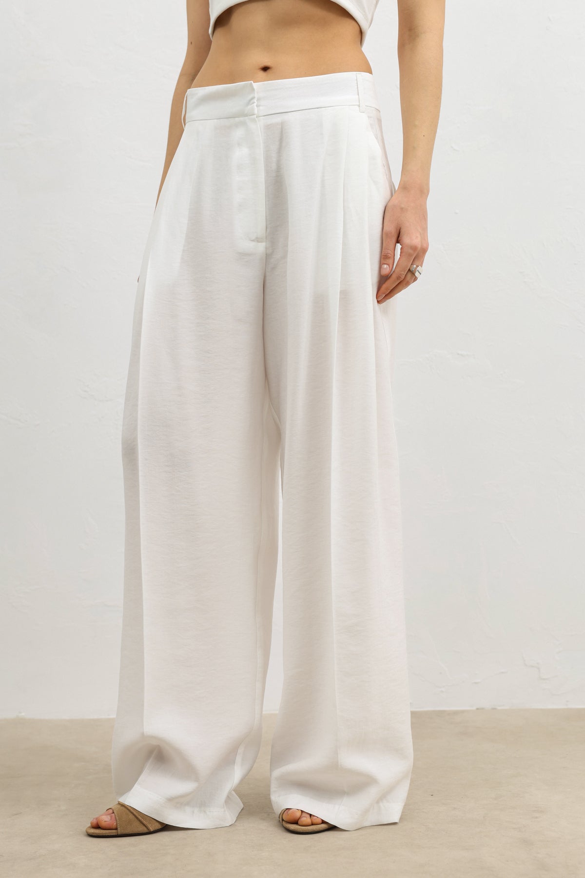 Kadın Lyocell Karışımlı Ekru Bol Paça Pantolon