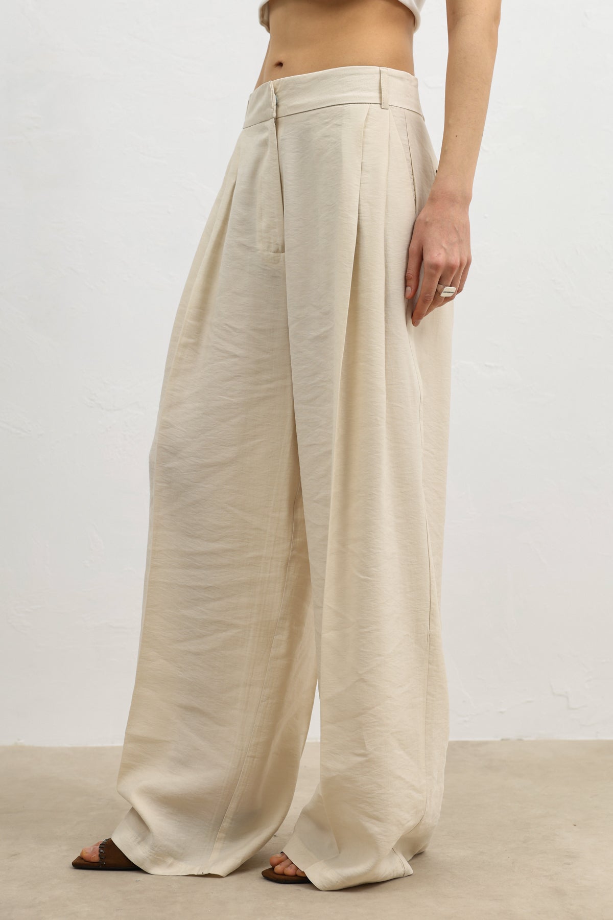 Kadın Lyocell Karışımlı Taş Rengi Geniş Paça Pantolon